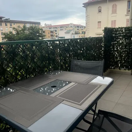 Superbe 2 Pieces A 50 M De La Promenade Des * Nicea
