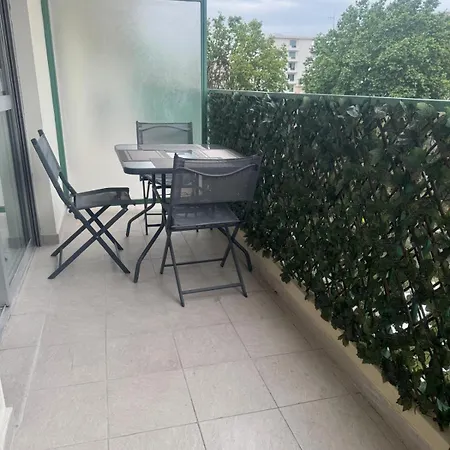 Superbe 2 Pieces A 50 M De La Promenade Des Nice